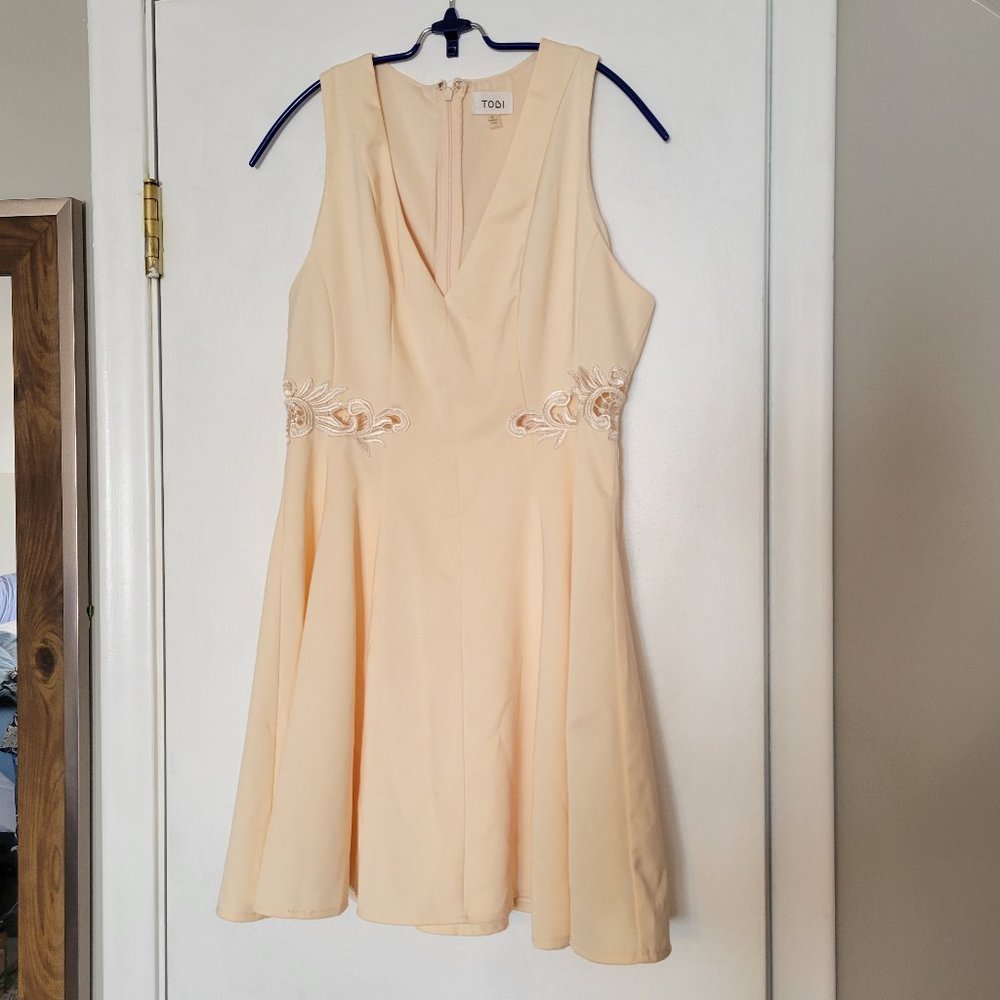 Beautiful Cream/Blush Lace-detail Dress - fit Med
